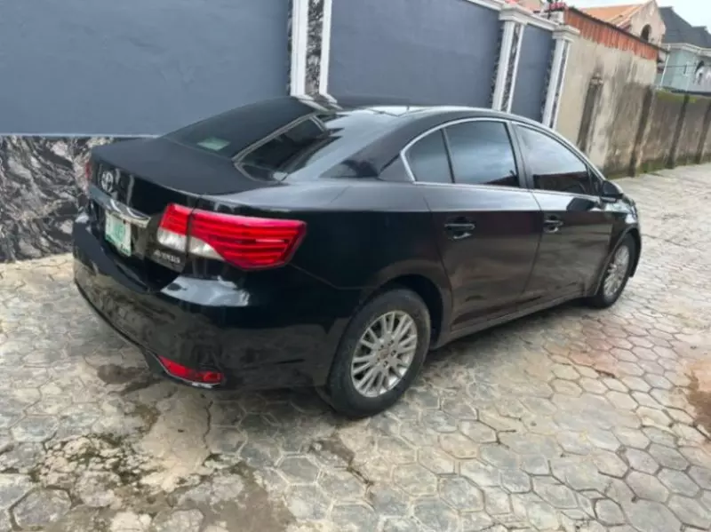 TOYOTA Avensis   - 2009