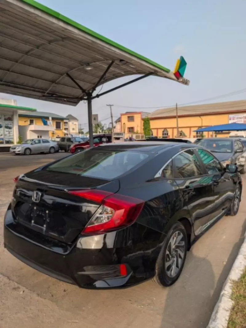 Honda Civic   - 2016