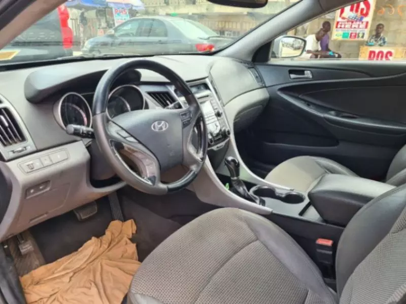 Hyundai Sonata   - 2011