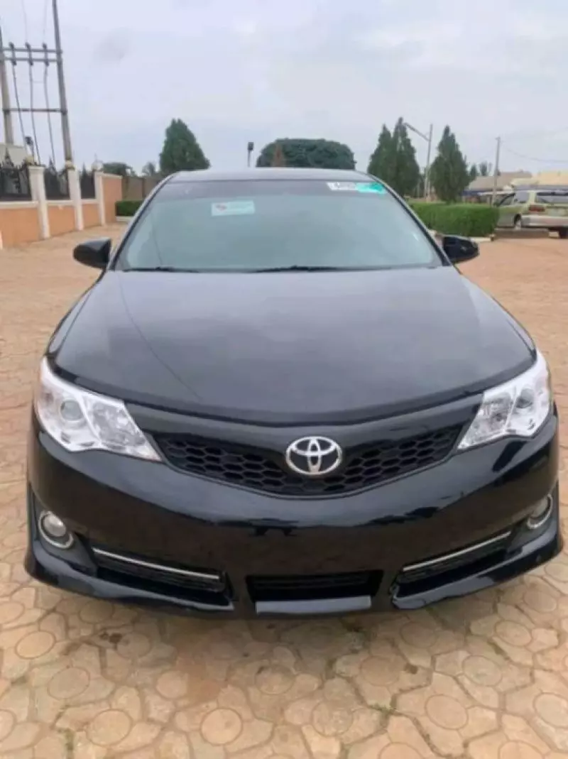 TOYOTA Camry - 2014