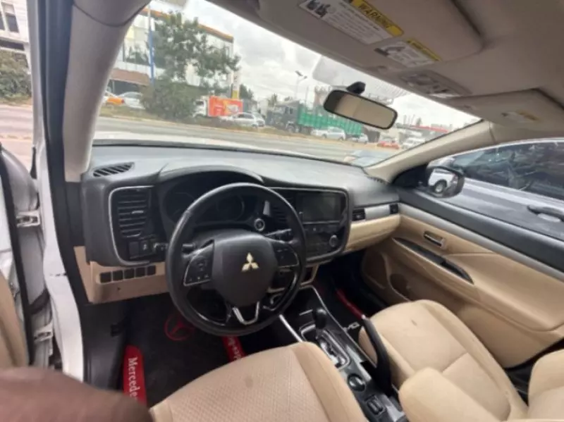 Mitsubishi OUTLANDER   - 2018