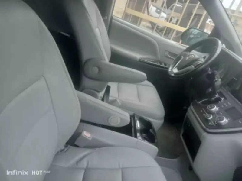 TOYOTA Sienna   - 2015