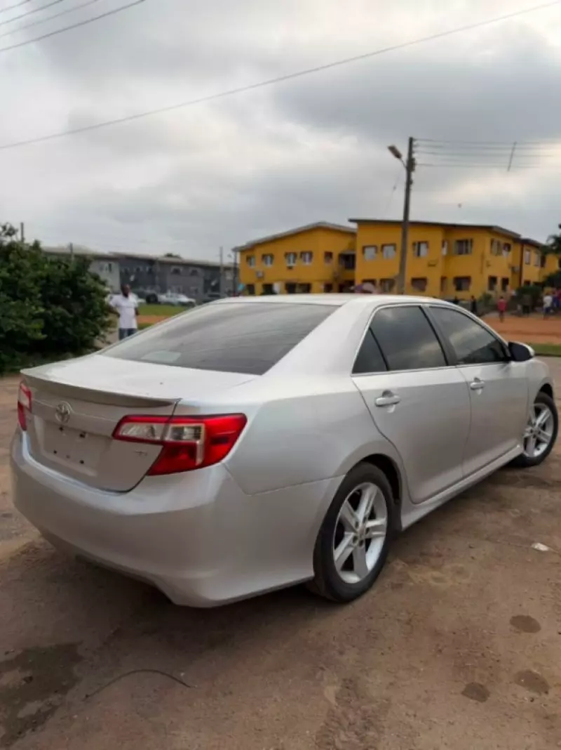 TOYOTA Camry   - 2012
