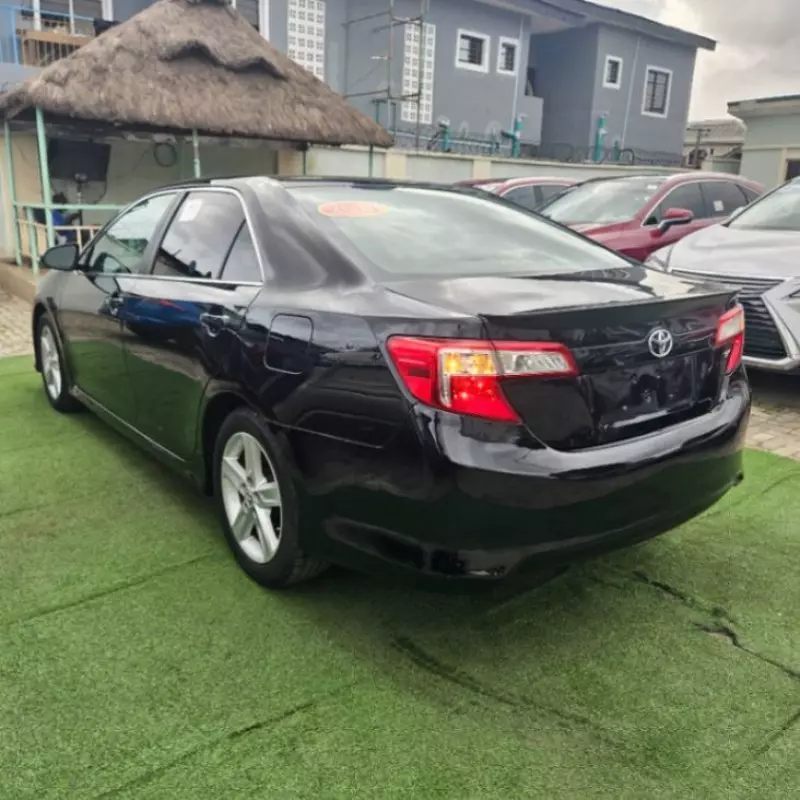 Toyota Camry   - 2014