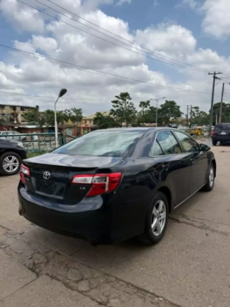 Toyota Camry   - 2014