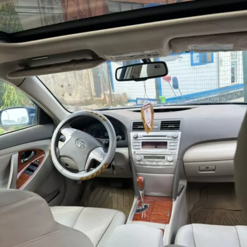 Toyota Camry   - 2010