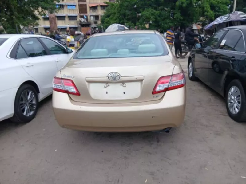 Toyota Camry   - 2011