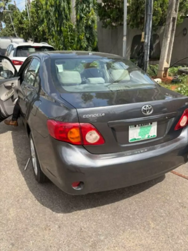 Toyota Corolla   - 2010