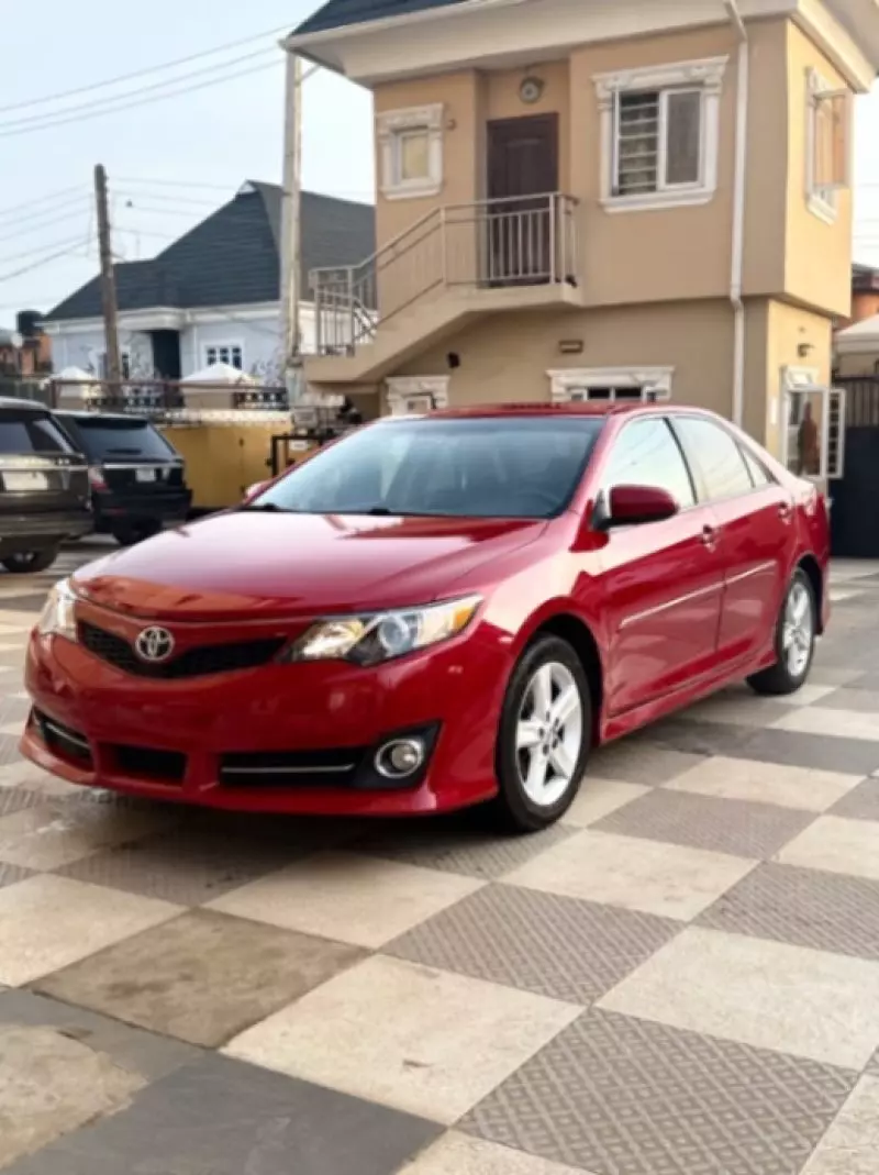 TOYOTA Camry - 2014