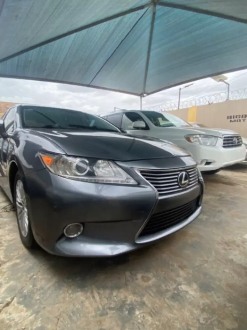 Lexus ES   - 2013
