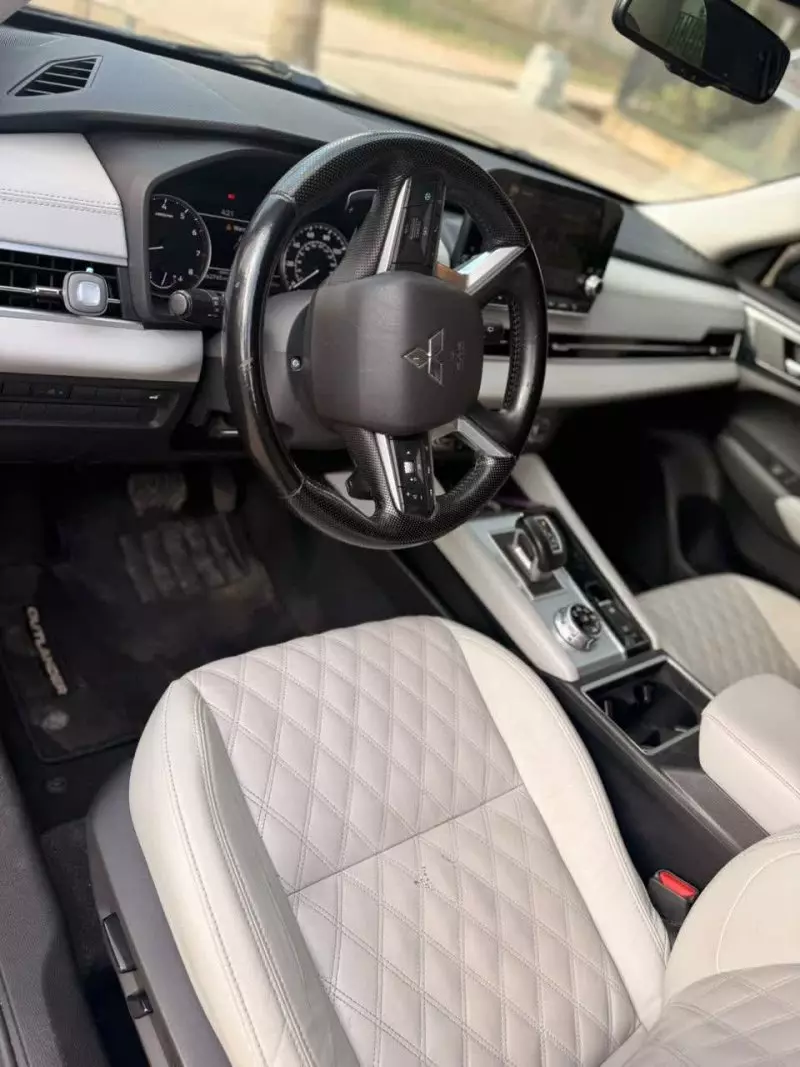 Mitsubishi Outlander GLX - 2025
