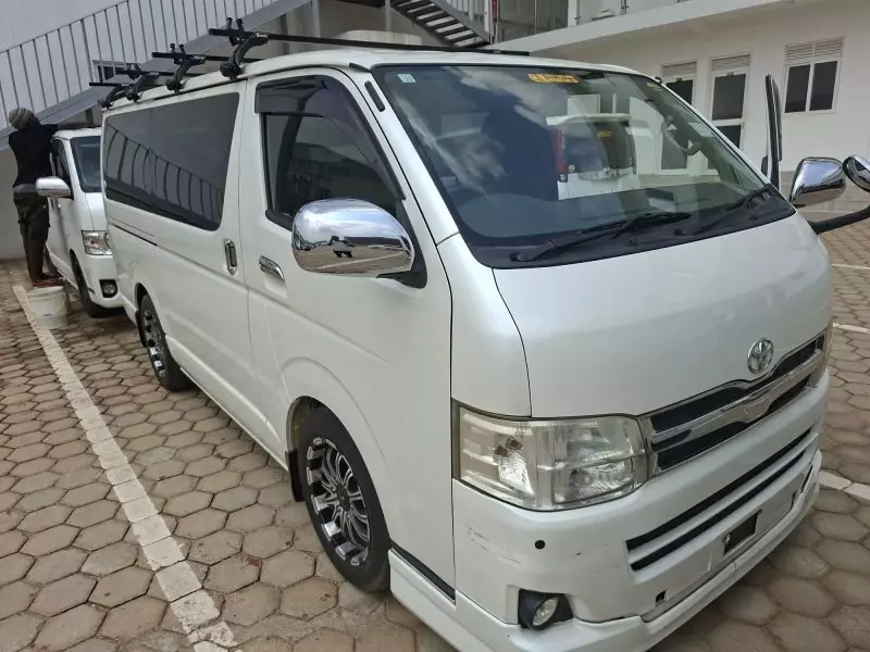 Toyota Hiace   - 2012