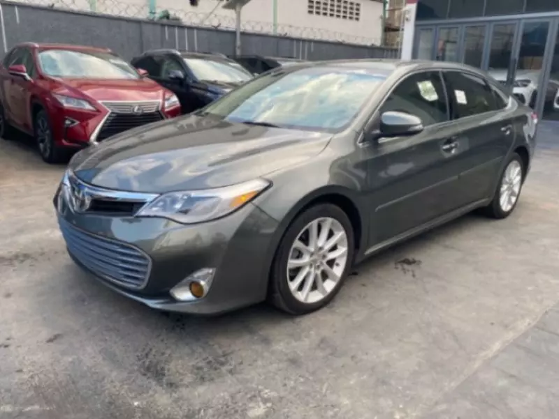 Toyota Avalon   - 2013