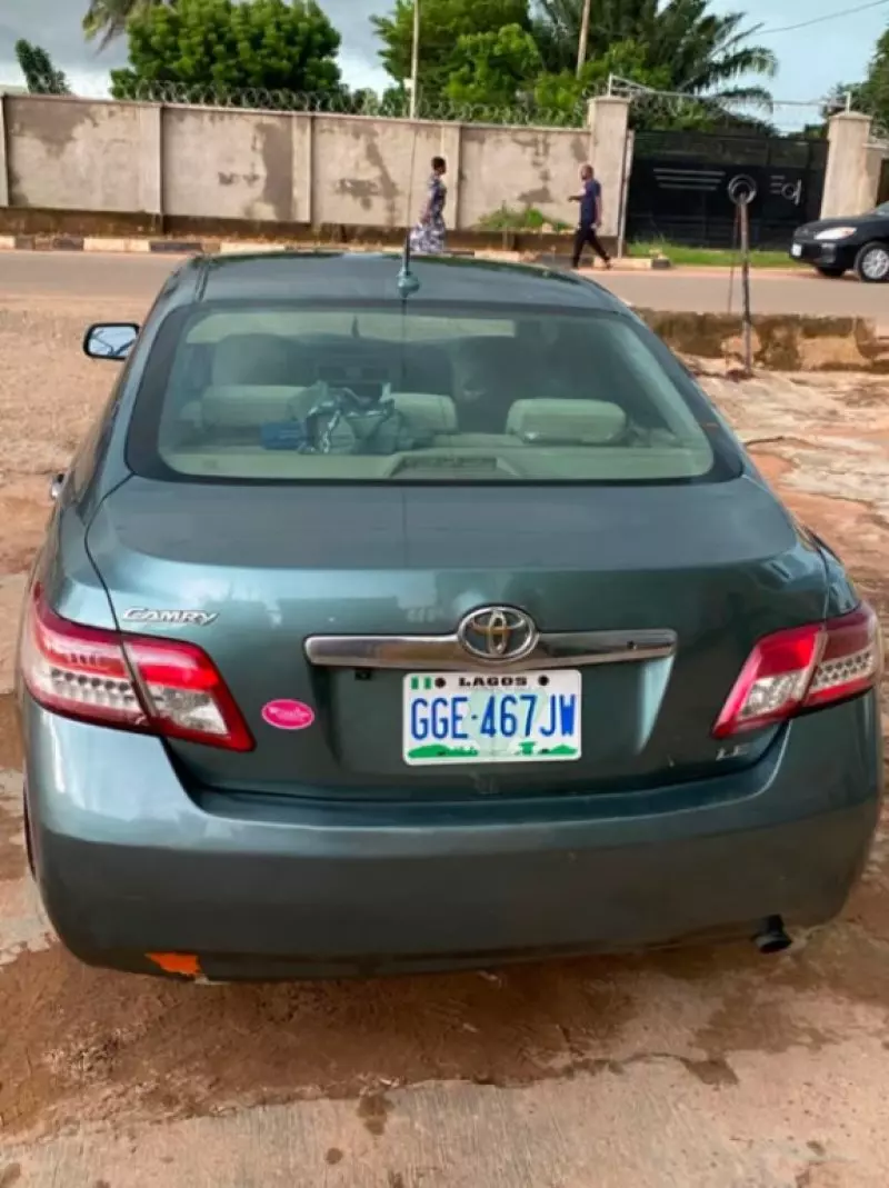Toyota Camry   - 2011