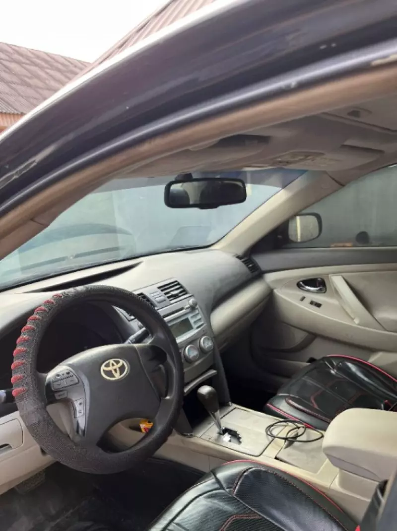 Toyota Camry   - 2011