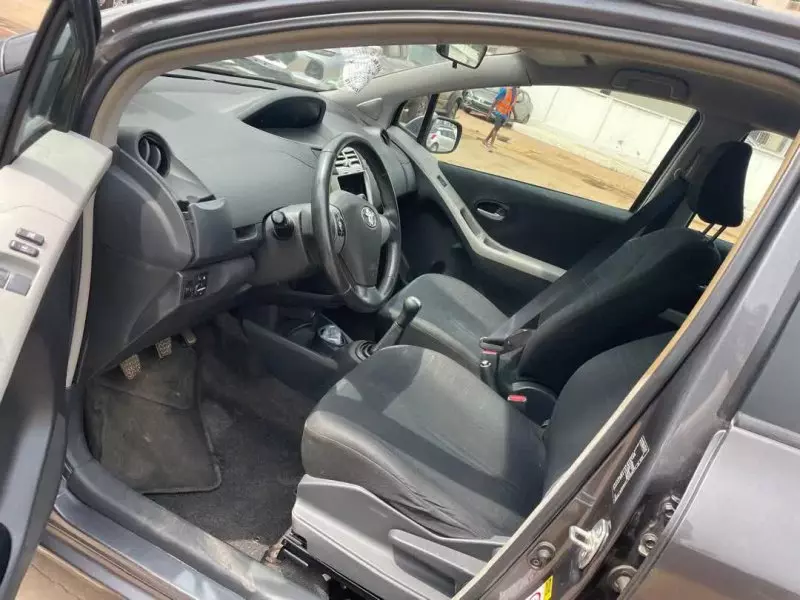 Toyota Yaris   - 2012