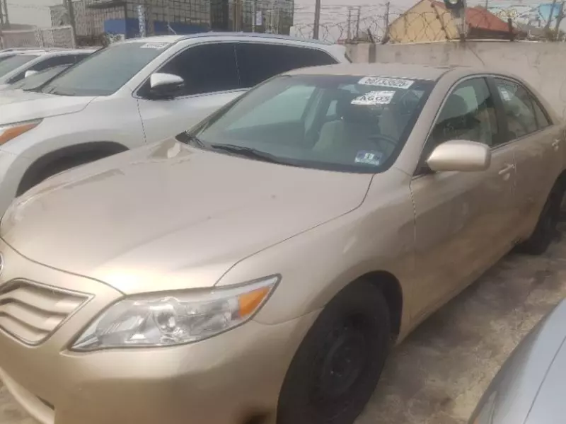 Toyota Camry   - 2010