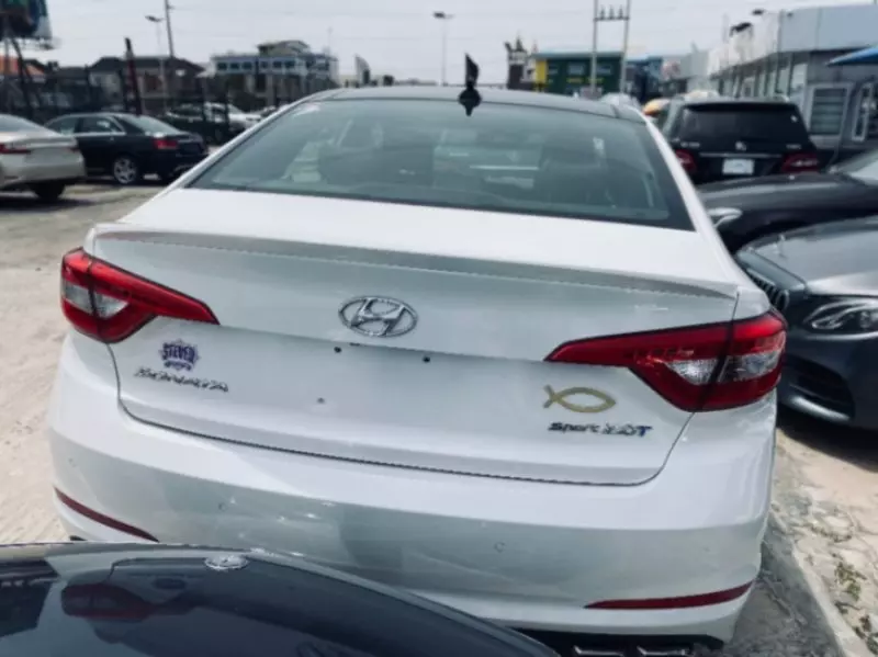 Hyundai Sonata   - 2015