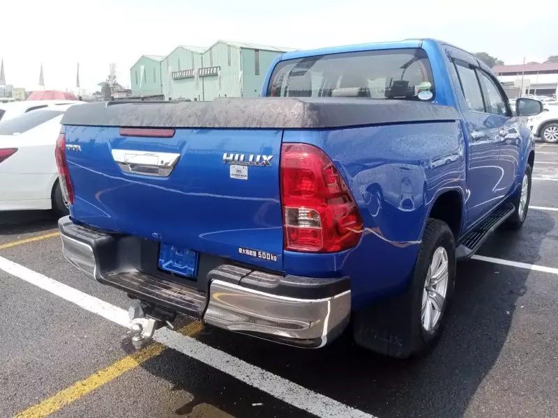 Toyota Hilux   - 2016