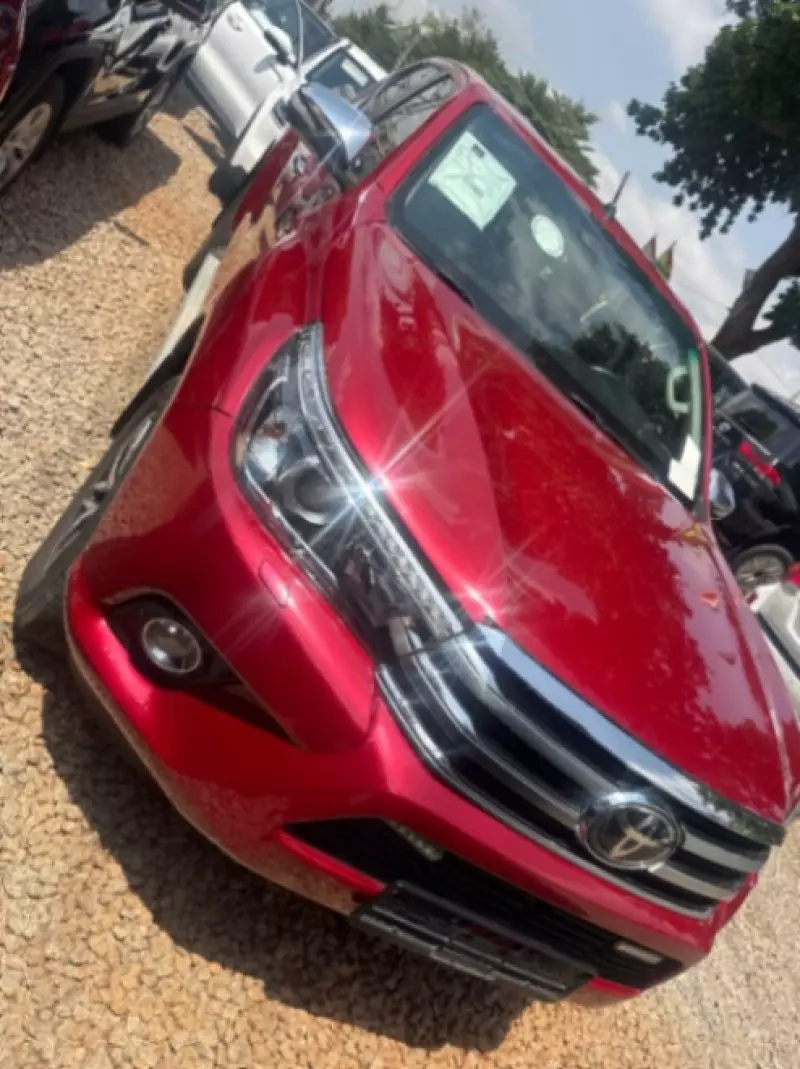 Toyota Hilux   - 2016