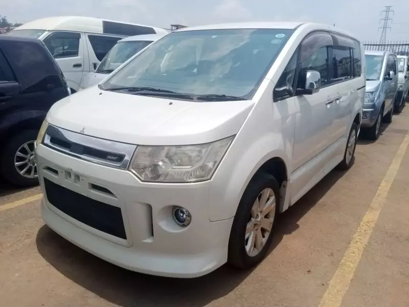 Mitsubishi Delica    - 2012