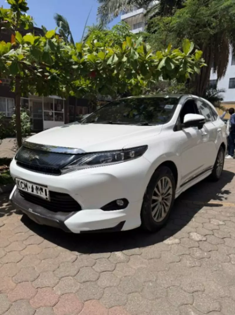 Toyota Harrier   - 2016