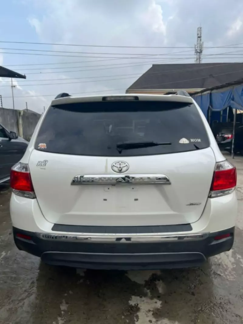 Toyota Highlander   - 2013