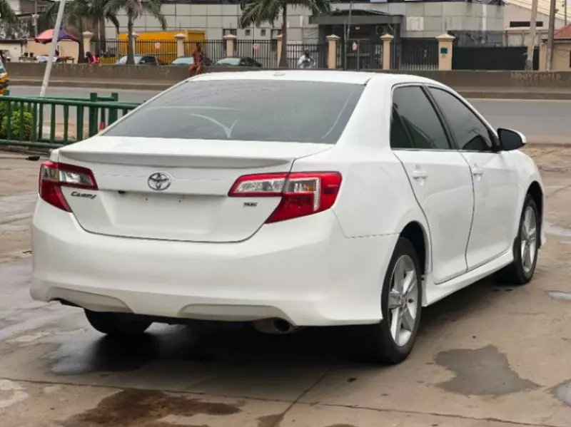 TOYOTA Camry   - 2012
