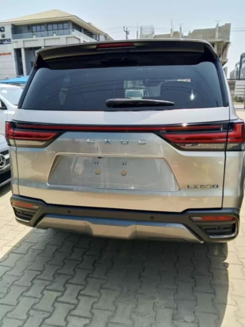 Lexus LX   - 2023