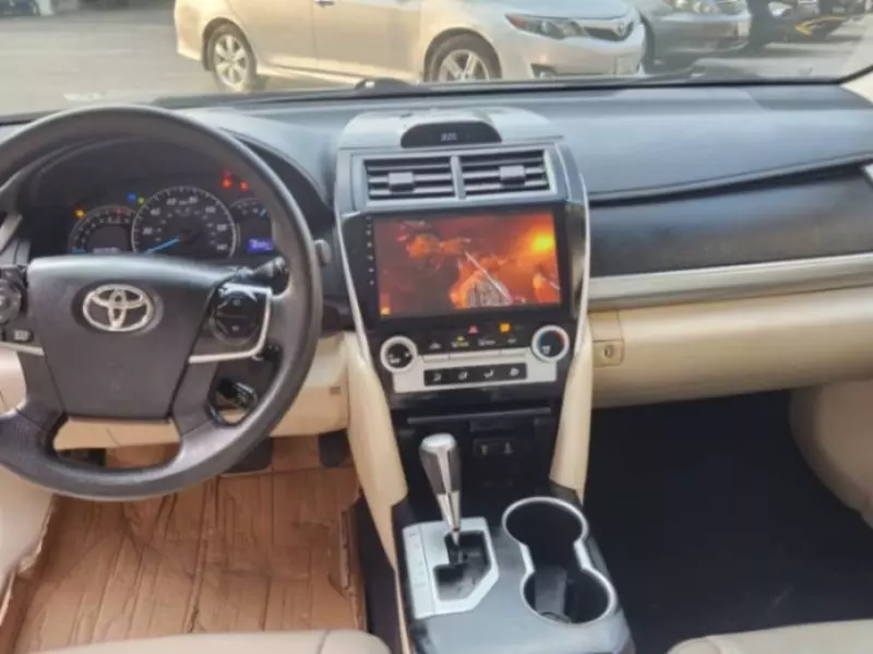 Toyota Camry   - 2014