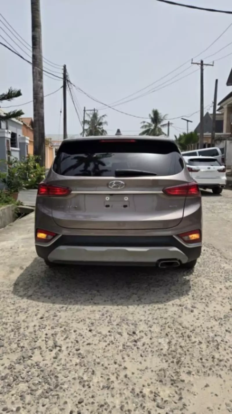 Hyundai Santa Fe   - 2020