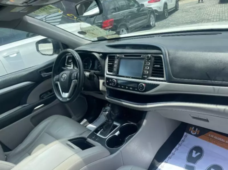 TOYOTA Highlander   - 2016