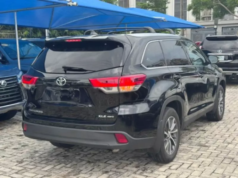 TOYOTA Highlander   - 2019