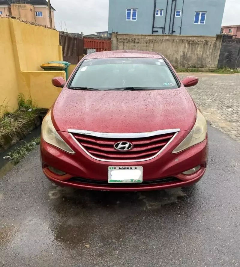 Hyundai Sonata   - 2011