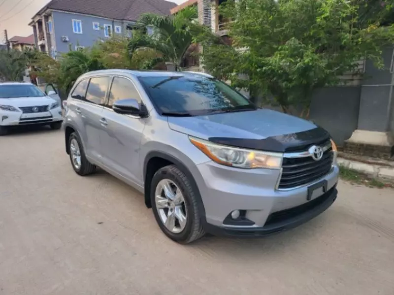 Toyota Highlander   - 2014