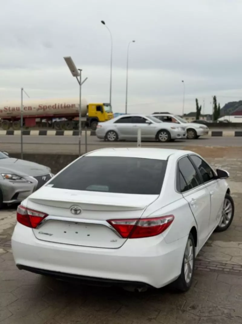 Toyota Camry - 2016