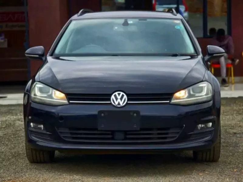Volkswagen Golf   - 2016