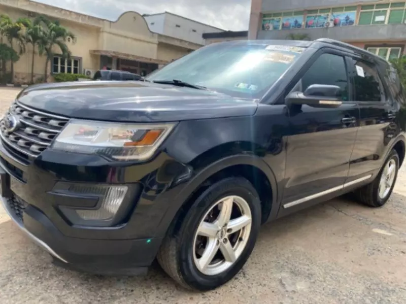 Ford Explorer   - 2016