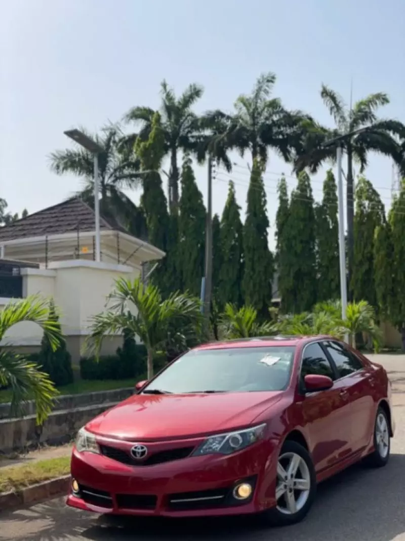 Toyota Camry   - 2012