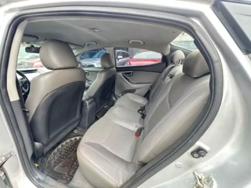 Hyundai Elantra   - 2013