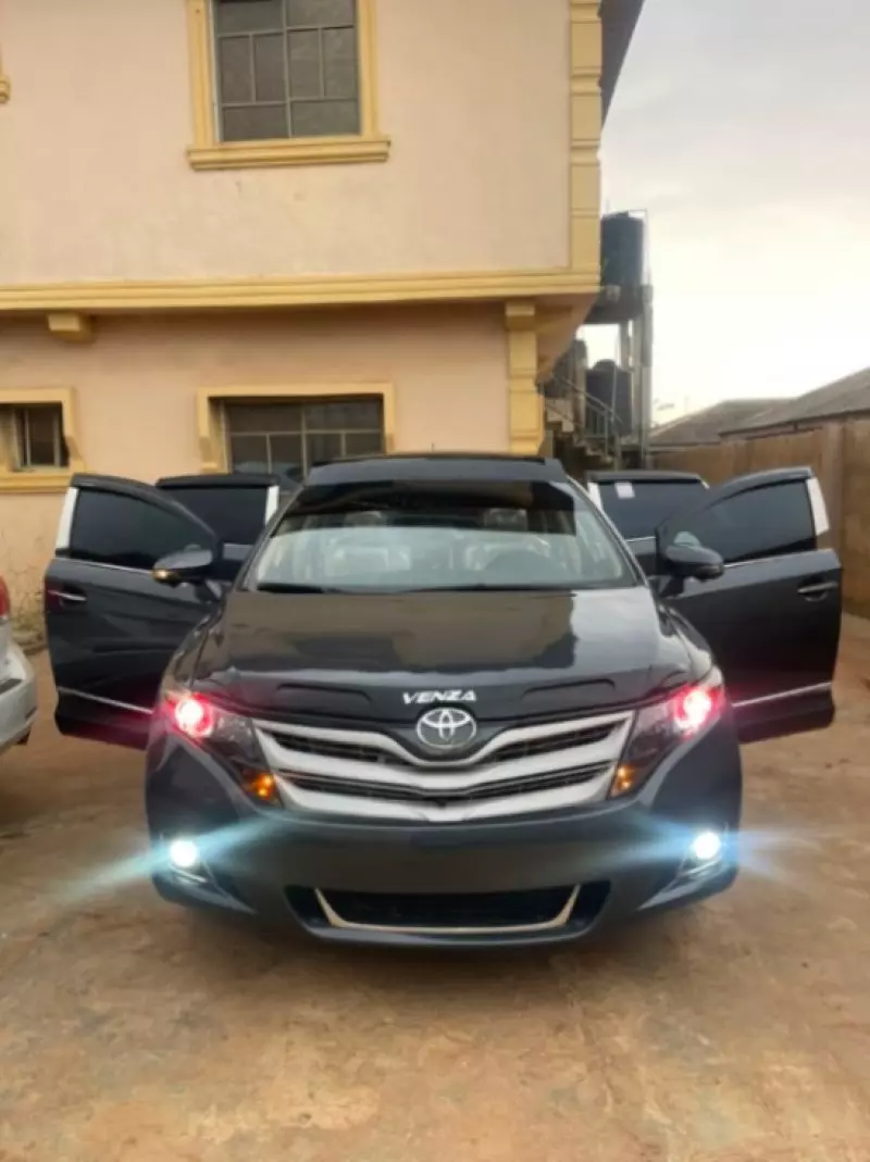 TOYOTA Venza   - 2010