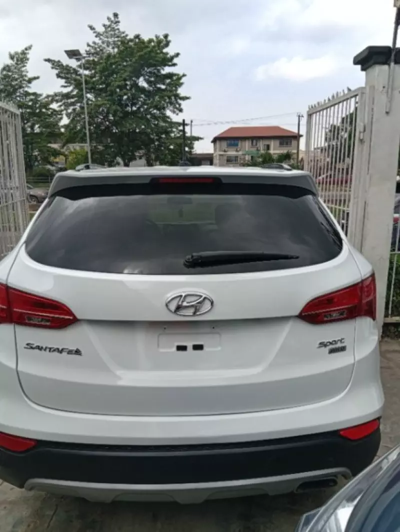 Hyundai Sonata - 2012