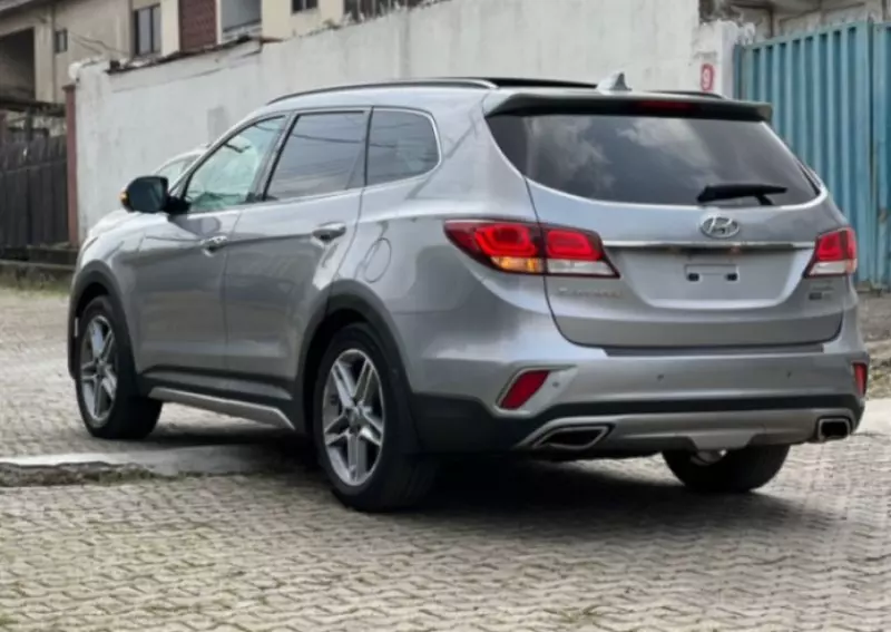 Hyundai Santa Fe   - 2017