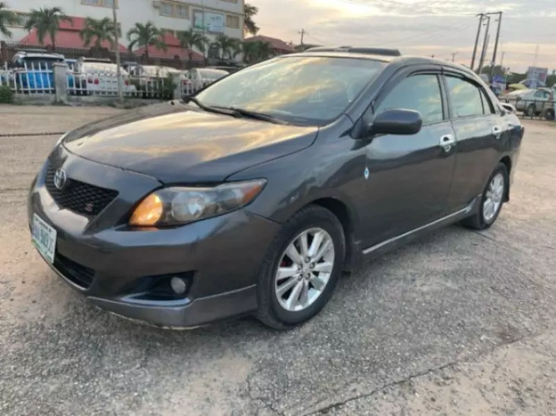 Toyota Corolla   - 2010