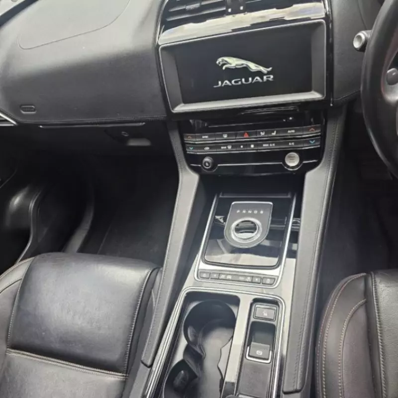 Jaguar F-Pace   - 2019