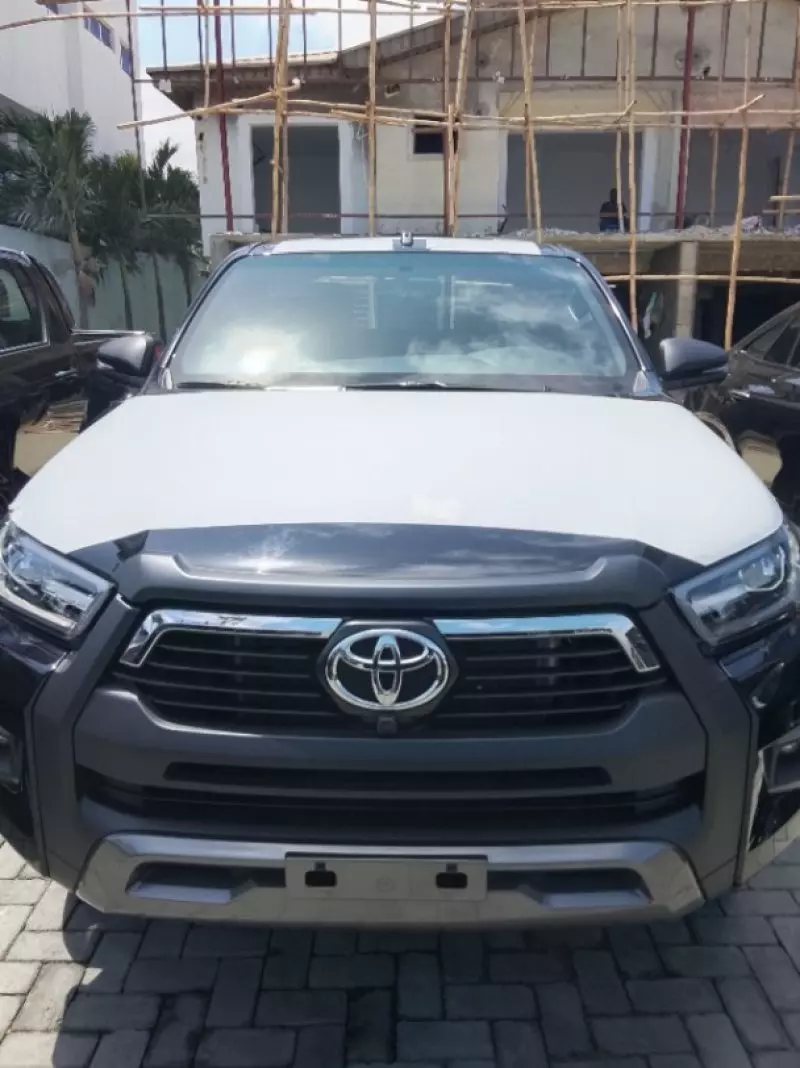 Toyota Hilux   - 2026