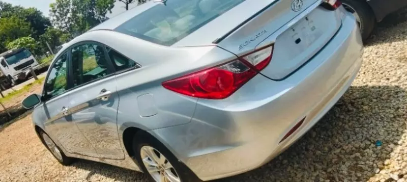 Hyundai Sonata   - 2012