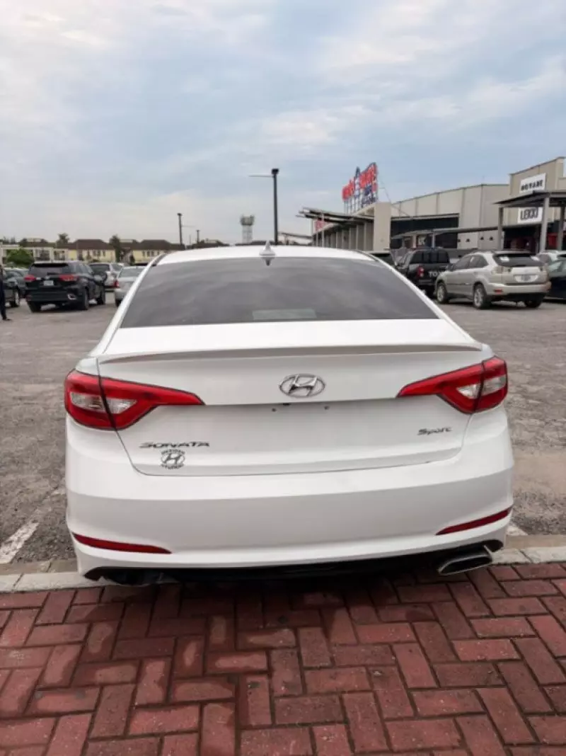Hyundai Sonata   - 2015