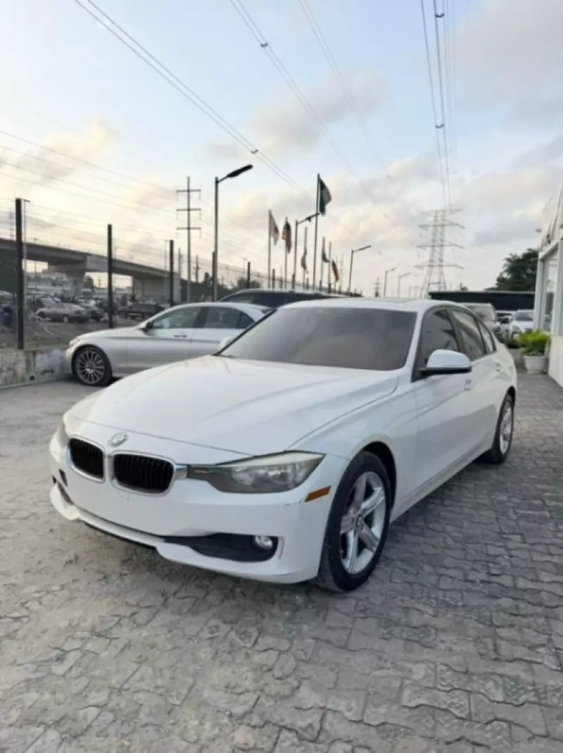 BMW 320i   - 2013