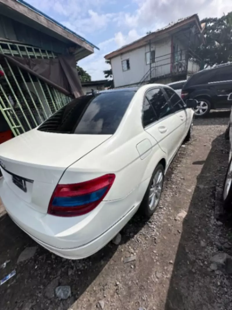 Mercedes-Benz C 300   - 2010